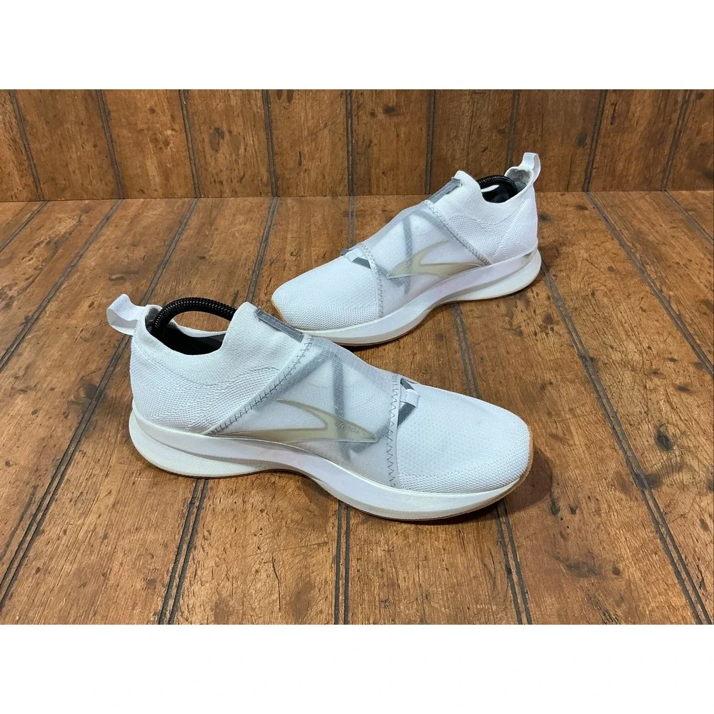 Brooks Levitate 4 LE Womens Size 10 White Silver Athletic Running Shoes Sneakers